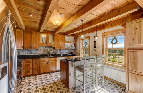 Fairfax Casa | Increíble propiedad de múltiples edificios para reuniones familiares, retiros, bodas, otros