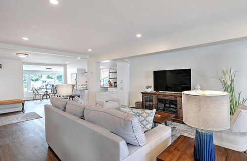 Riverside Casa | Amazing New England views - Private beachfront by Sabin Point!