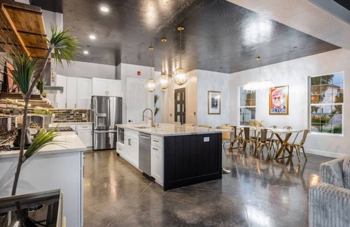 Hurricane Casa | Amazing New Home with Trailer Parking, large pool and spa. Even has a mini golf area!