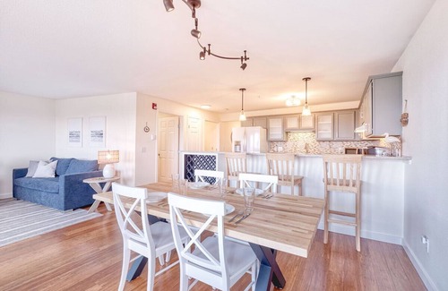 Long Beach Condominio | AMAZING OCEAN VIEW, Pets Ok, Steps to Town and Beach (StayS)