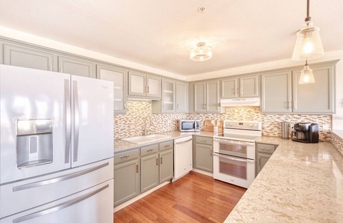 Long Beach Condominio | AMAZING OCEAN VIEW, Pets Ok, Steps to Town and Beach (StayS)
