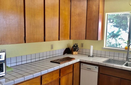 Hilo Cabaña | Amazing Ocean Views - Hilo Bay Cottage
