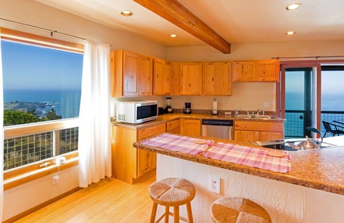 Shelter Cove Condominio | Amazing Oceanview! Private Hot Tub! Oceanfront! Shelter Cove, CA