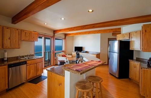 Shelter Cove Condominio | Amazing Oceanview! Private Hot Tub! Oceanfront! Shelter Cove, CA