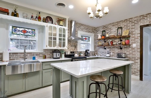 Elmwood Area Casa | Amazing outdoor deck & kitchen, large home, central to all of Abilene!