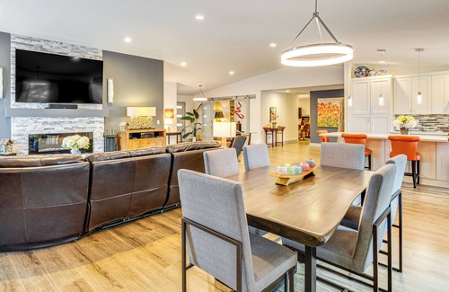 Silver Lake Casa | Amazing Outdoor Space! Everett Escape w/Hot Tub