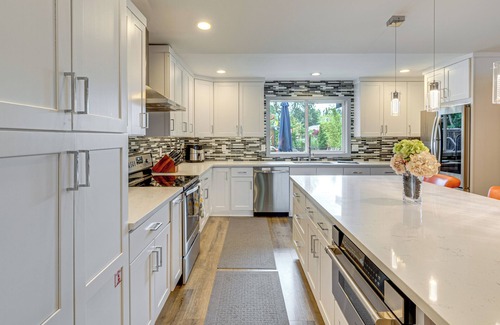 Silver Lake Casa | Amazing Outdoor Space! Everett Escape w/Hot Tub