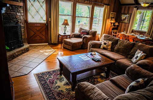 Pine Mountain Chalet De Esquí | Amazing pet friendly chalet with perfect view of Lake Innsbruck