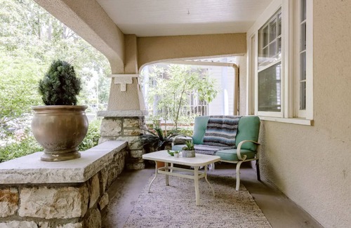 Countryside Casa | Amazing Plaza Location - Steps from new Whole Foods!