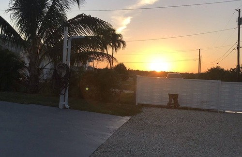 Big Pine Key Casa | Bella casa con pisina y canal. Toda la casa disponible