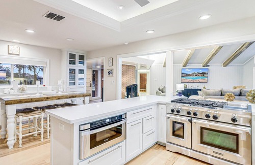 Ingleside Casa | Amazing Pool! Waterfront, Outdoor Kitchen, Room for the whole family!