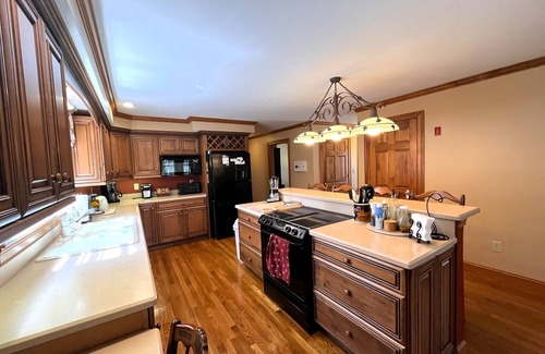 East Sandwich Casa | Amazing private 4 bdr 3.5 bth home. Private association beach,central AC,fire