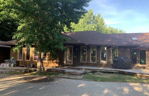 Lake Mills Apartamento | AMAZING!! Private Suite w Separate Entrance+Parking - 2-3 min walk to the Lake