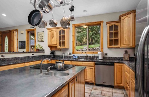 Yamhill Casa | Amazing Private Wine Country Retreat, Pet Friendly, Valley Views, Huge Game Room, BBQ, Wine Tasting