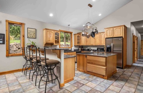 Yamhill Casa | Amazing Private Wine Country Retreat, Pet Friendly, Valley Views, Huge Game Room, BBQ, Wine Tasting
