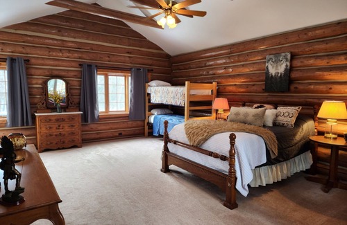 Holcomb Complejo | Amazing Retreat Property: Massive Luxury Lodge - Ensuite & Rustic Cabins for 80+