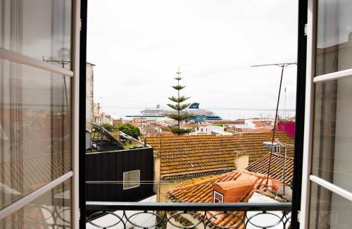 Santo Estevao Apartamento | Amazing river view in historical Lisbon