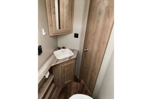 Layton Casa | Amazing RV with bunks and enclosed Master