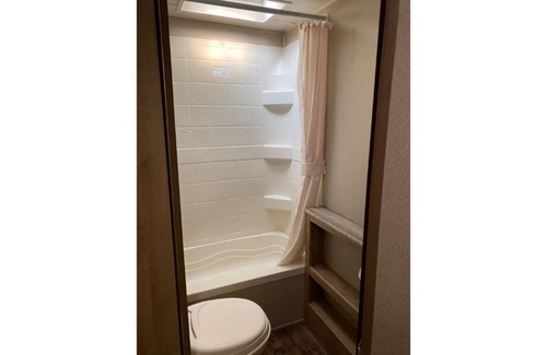 Layton Casa | Amazing RV with bunks and enclosed Master