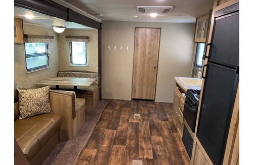 Layton Casa | Amazing RV with bunks and enclosed Master