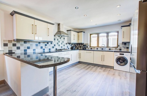 Sheerness Casa | Amazing Seaside House - Sea Views & Hot Tub - Few minutes walk to sea and beach