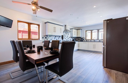 Sheerness Casa | Amazing Seaside House - Sea Views & Hot Tub - Few minutes walk to sea and beach