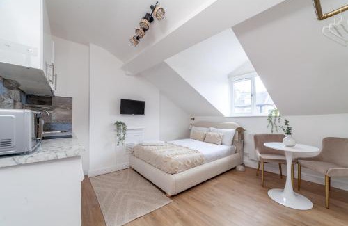 Childs Hill Apartamento | Amazing serviced accommodations for Corporate Contractors and Leisure clients Located at a walking distance from three majors Underground and Overground stations