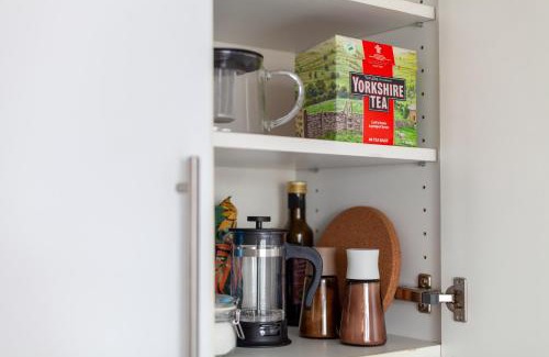 Childs Hill Apartamento | Amazing serviced accommodations for Corporate Contractors and Leisure clients Located at a walking distance from three majors Underground and Overground stations