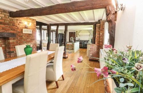 Hethel Casa | Amazing Spa Country House with Indoor Pool, Sauna and Steam Room
