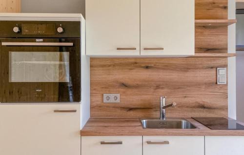 Hannersdorf Otro | Amazing Stacaravan In Hannersdorf