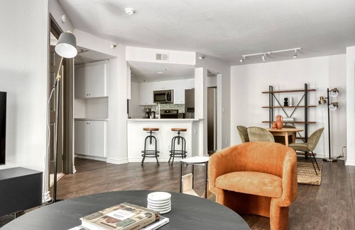 Studio City Apartamento | Amazing Studio City 2BR w/ Pool, Gym & W/D, nr Olive Ave, by Blueground