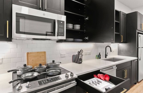 North Hyde Park Apartamento | Amazing Studio | King Suite | Pool & Gym!