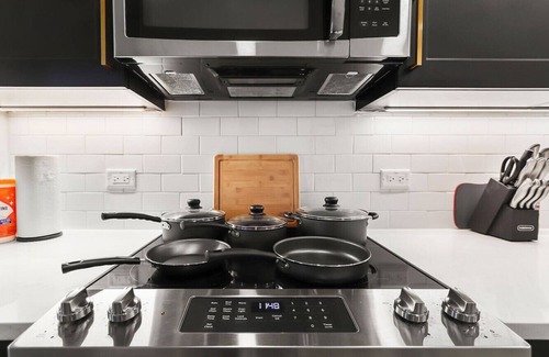 North Hyde Park Apartamento | Amazing Studio |Near Beach & Downtown | Pool & Gym