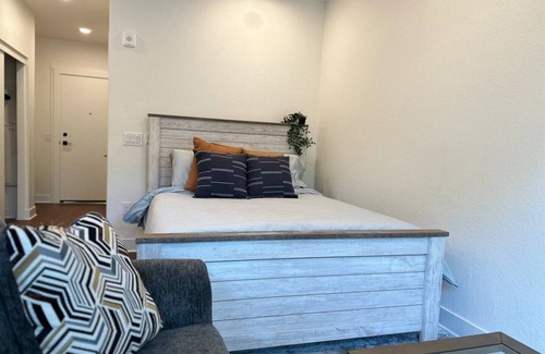 West Colfax Apartamento | Amazing Studio near Sloans Lake