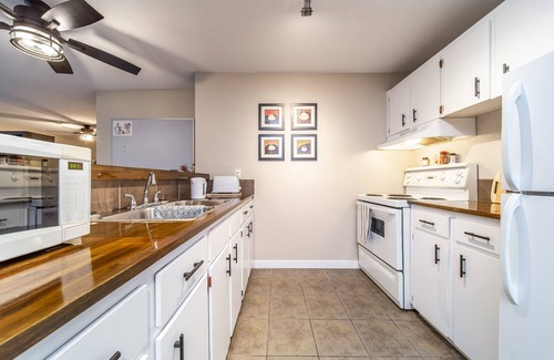 North Central Edmonton Apartamento | Amazing Studio Suite & Workspace
