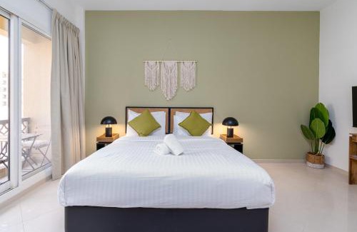Bab Al Bahr Apartamento | Amazing Studio with Balcony & Beach access-RAK