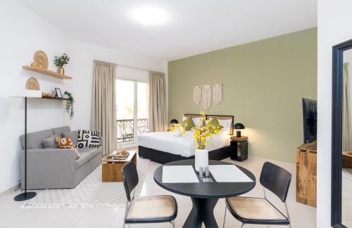 Bab Al Bahr Apartamento | Amazing Studio with Balcony & Beach access-RAK