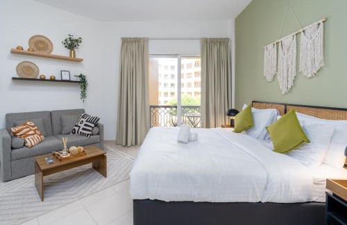 Bab Al Bahr Apartamento | Amazing Studio with Balcony & Beach access-RAK