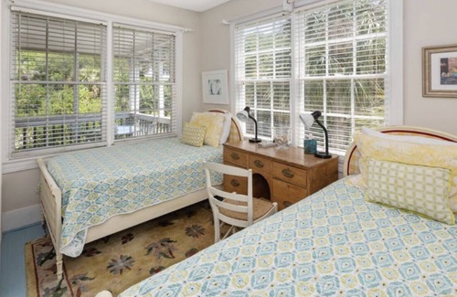Charleston County Condominio | Amazing Sunsets & Virtually Private Beach