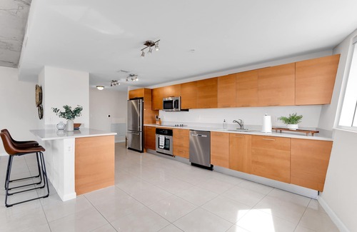 Wynwood Art District Condominio | Amazing sunset view with Pool, 2b/2ba, gym , Best location A+!