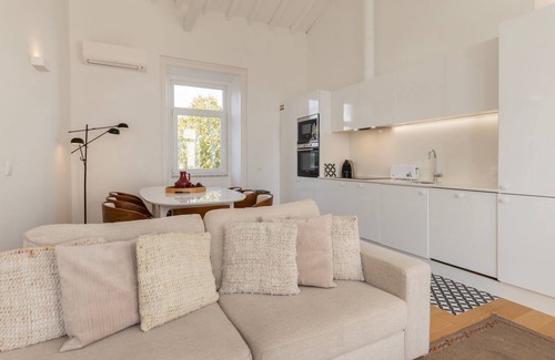 Santa Engracia Apartamento | Amazing Terrace River View Apartment by LovelyStay