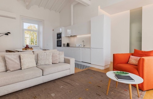 Santa Engracia Apartamento | Amazing Terrace River View Apartment by LovelyStay