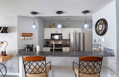 Lakeland Condominio | AMAZING TOP FLOOR LAKE VIEWS! UPDATED CONDO, 3 BR/2BA, GREAT LOCATION, 39' SLIP