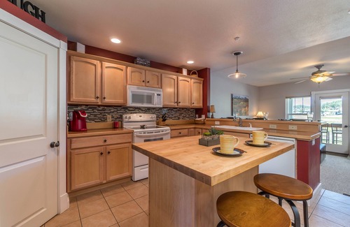Pagosa Springs Casa | Amazing Town home Justo en el río San Juan, grandes vistas, cerca de la ciudad, aire acondicionado central