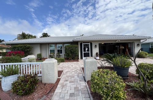 Laurel Casa | Amazing updated 2/2 Nokomis home with heated pool!