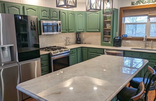 Highland Lake Cabina | Amazing Lake View / Close to Hiking, white water rafting / Gameroom/Dog friendly