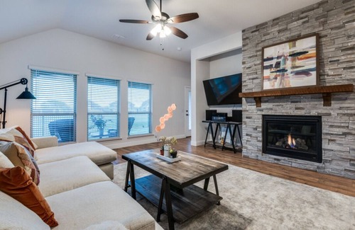 Denton County Casa | Amazing upgraded masterpiece with a nice gym upstairs, full kitchen, and games!