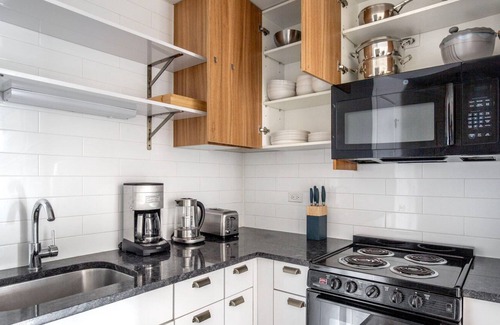 Uptown Apartamento | Amazing Uptown 1BR w/ Gym & Indoor Pool, nr L Red Line, by Blueground