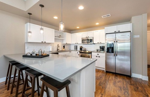 Old Town North Casa | Amazing Urban Townhome near Breweries & River!