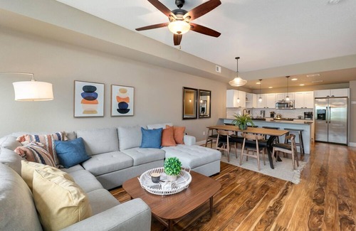 Old Town North Casa | Amazing Urban Townhome near Breweries & River!